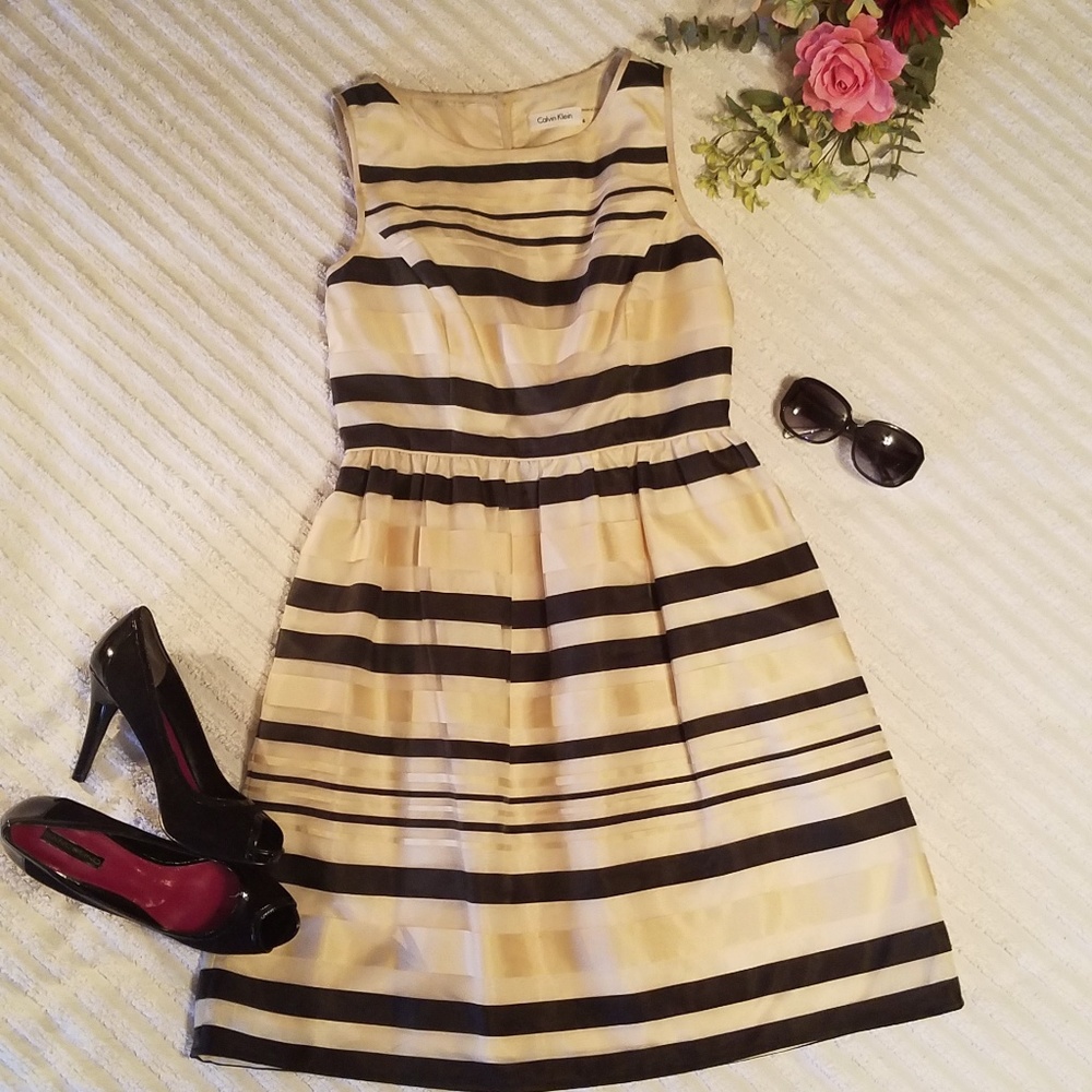 {Calvin Klein} Gold/Black Striped Dress 💋